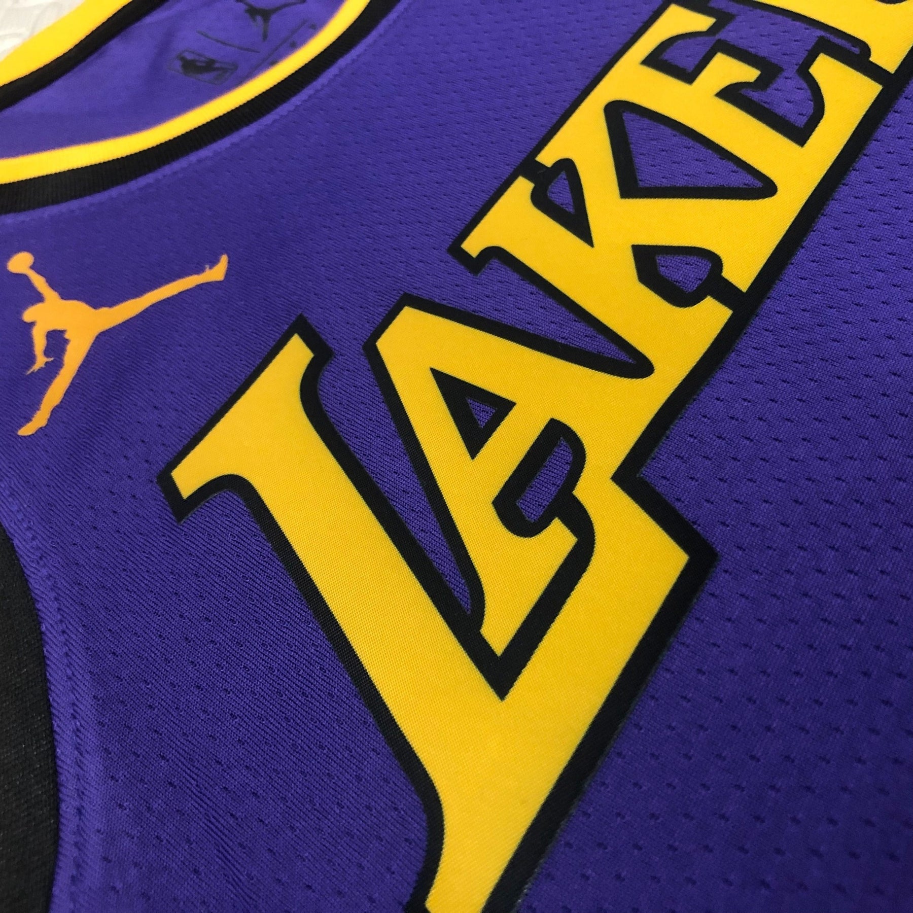 Regata Jordan – Los Angeles Lakers Statement Edition 2022/2023 – Swingman