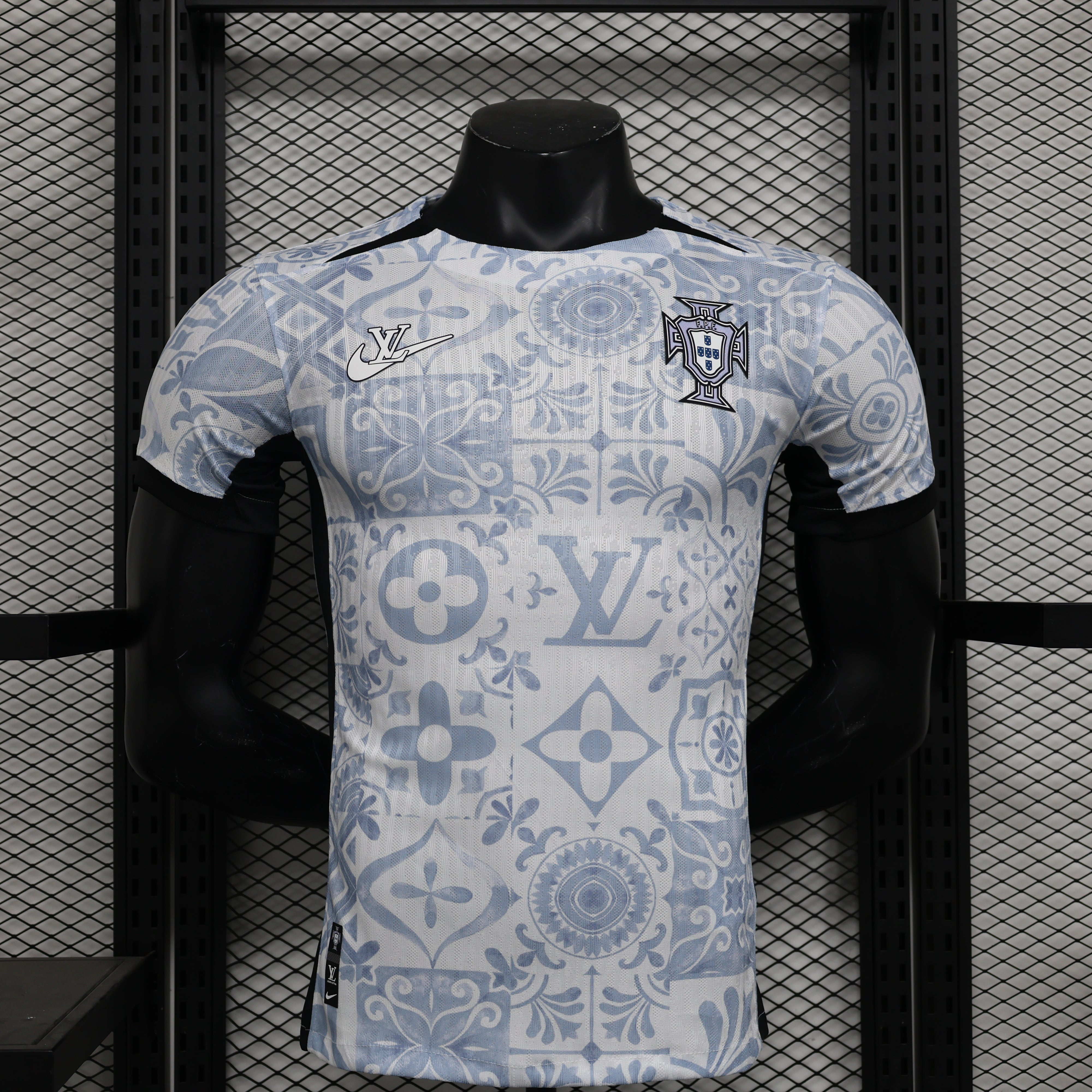 Camisa Portugal Edição Especial 2024/25 Jogador Nike Masculino com Patch - Branca e Cinza