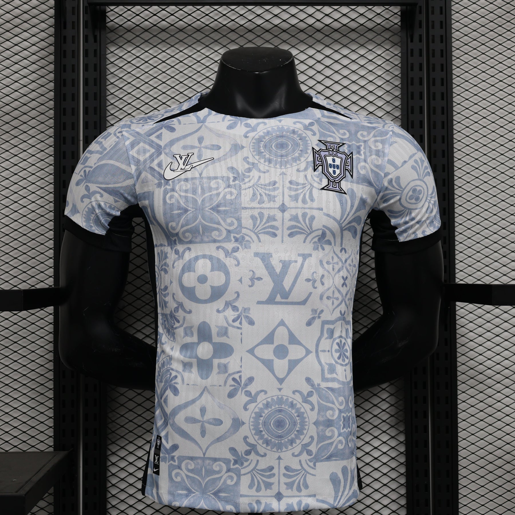 Camisa Portugal Edição Especial 2024/25 Jogador Nike Masculino com Patch - Branca e Cinza