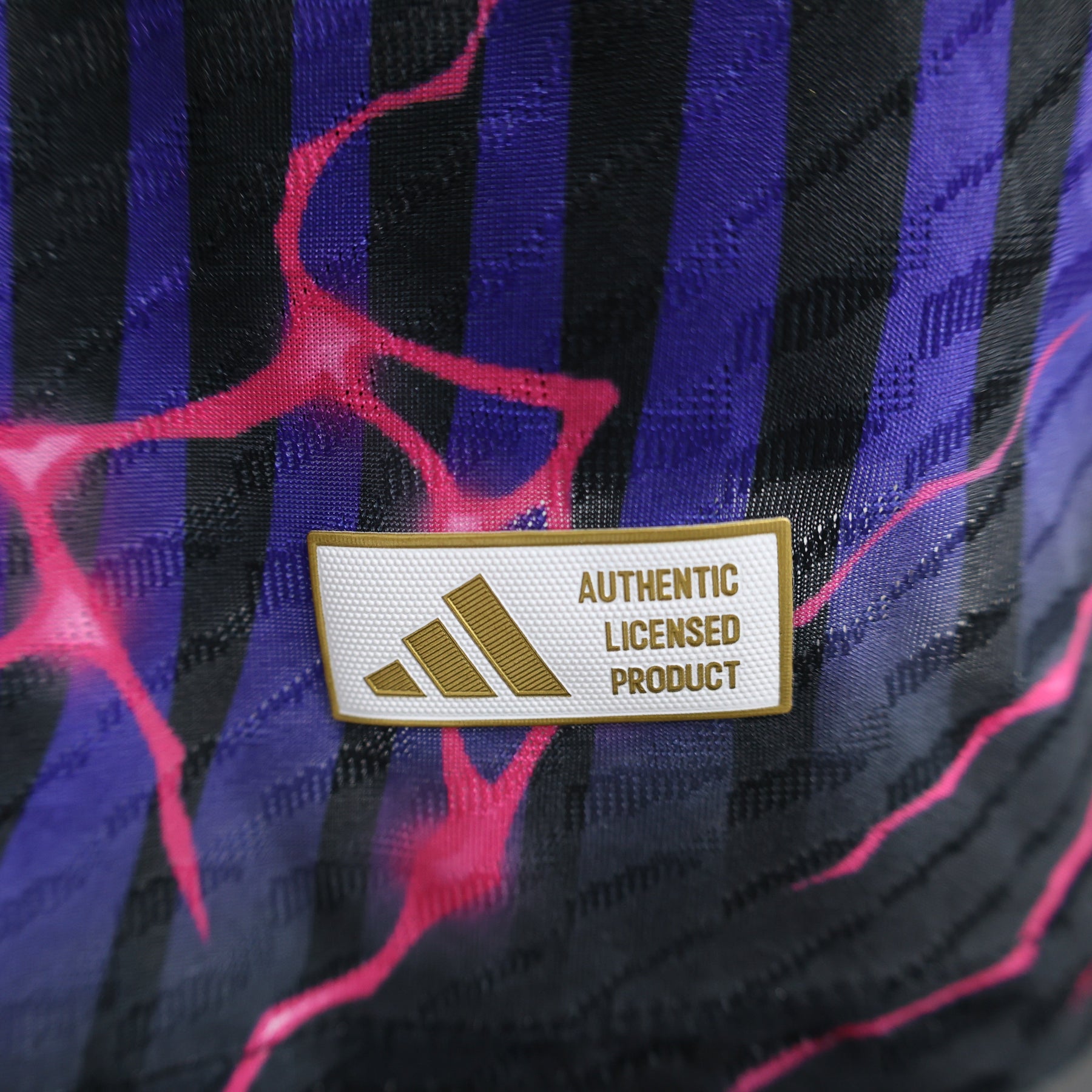 Camisa Real Madrid Edição Especial 2024/25 Jogador Masculino com Patch- Preta, Roxa e Rosa