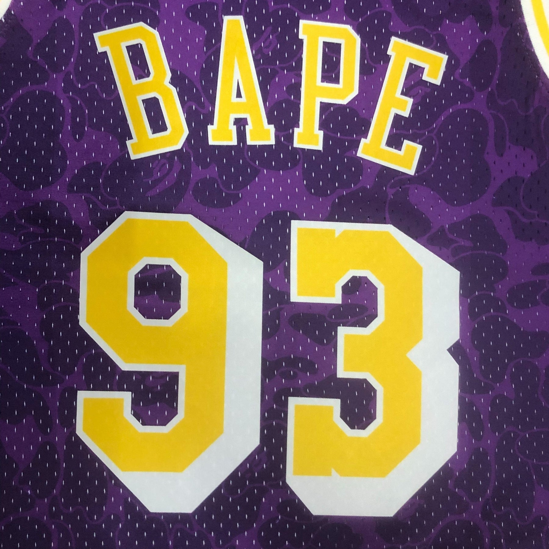 Regata Mitchell & Ness x BAPE – Los Angeles Lakers Roxo