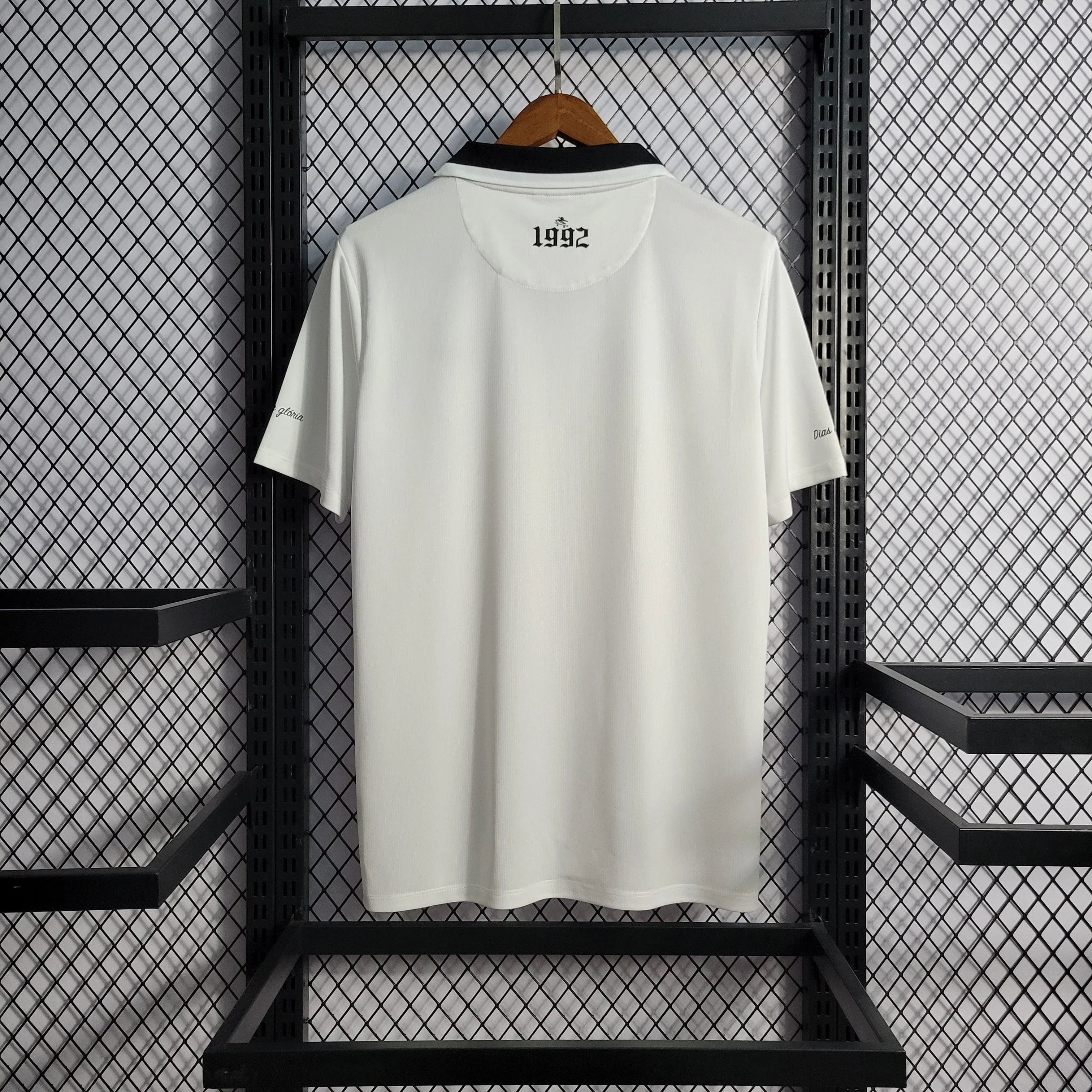Camisa Santos Edição Especial 22/23 Umbro Torcedor Masculino - Branco e Preto