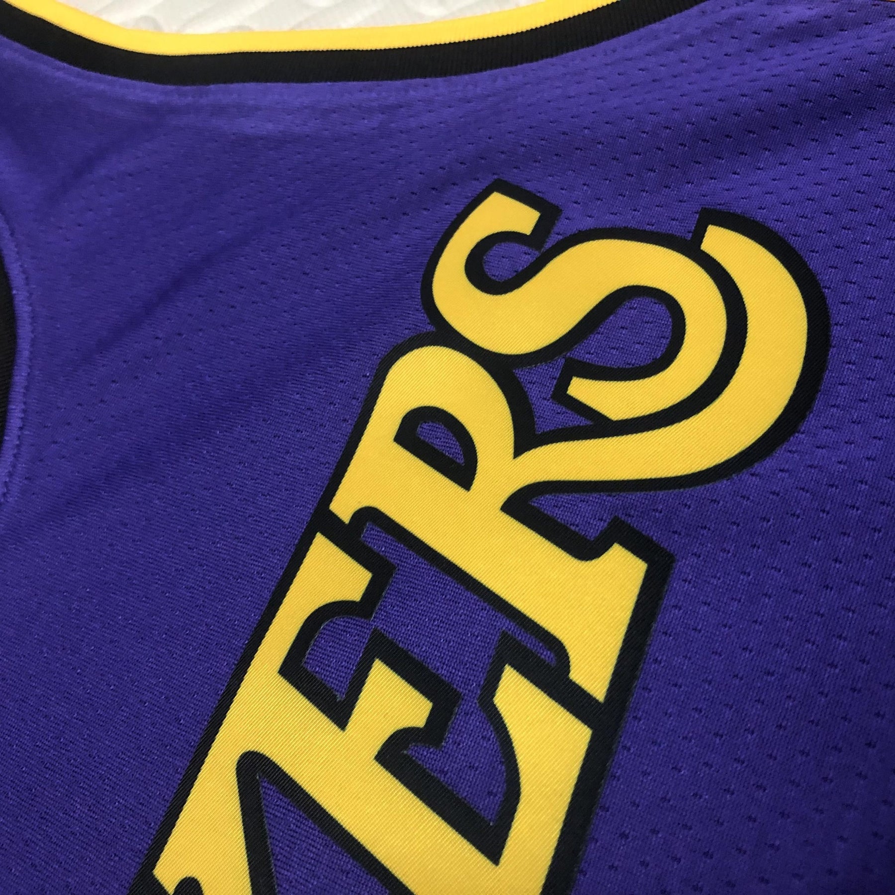 Regata Jordan – Los Angeles Lakers Statement Edition 2022/2023 – Swingman