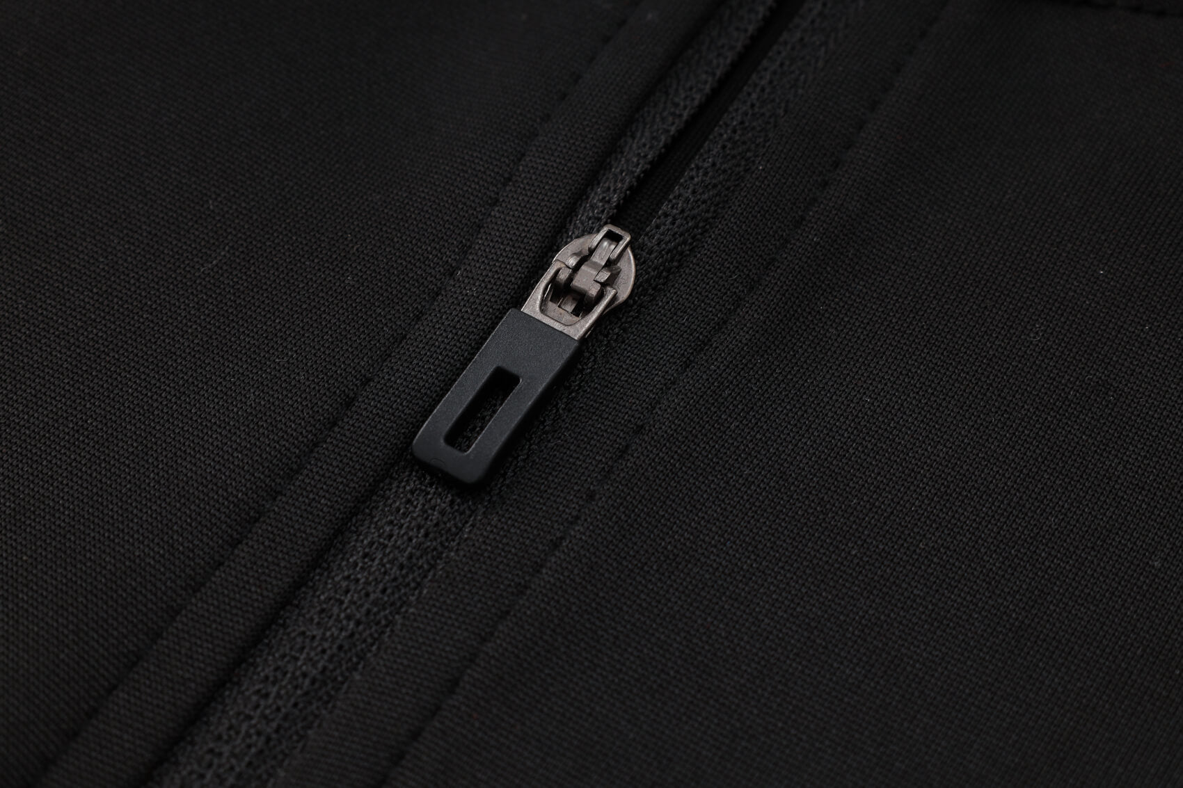 Conjunto de Treino Real Madrid 24/25 – Preto