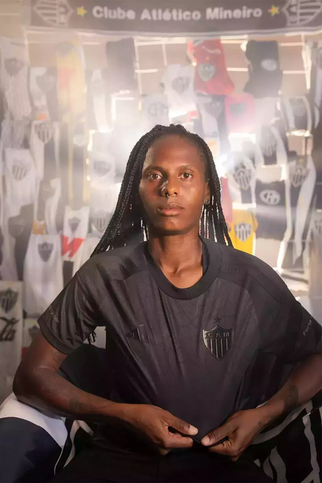 Camisa Atlético-Mg ALL BLACK 25/26 – Feminina Baby Look + Chaveiro de Brinde