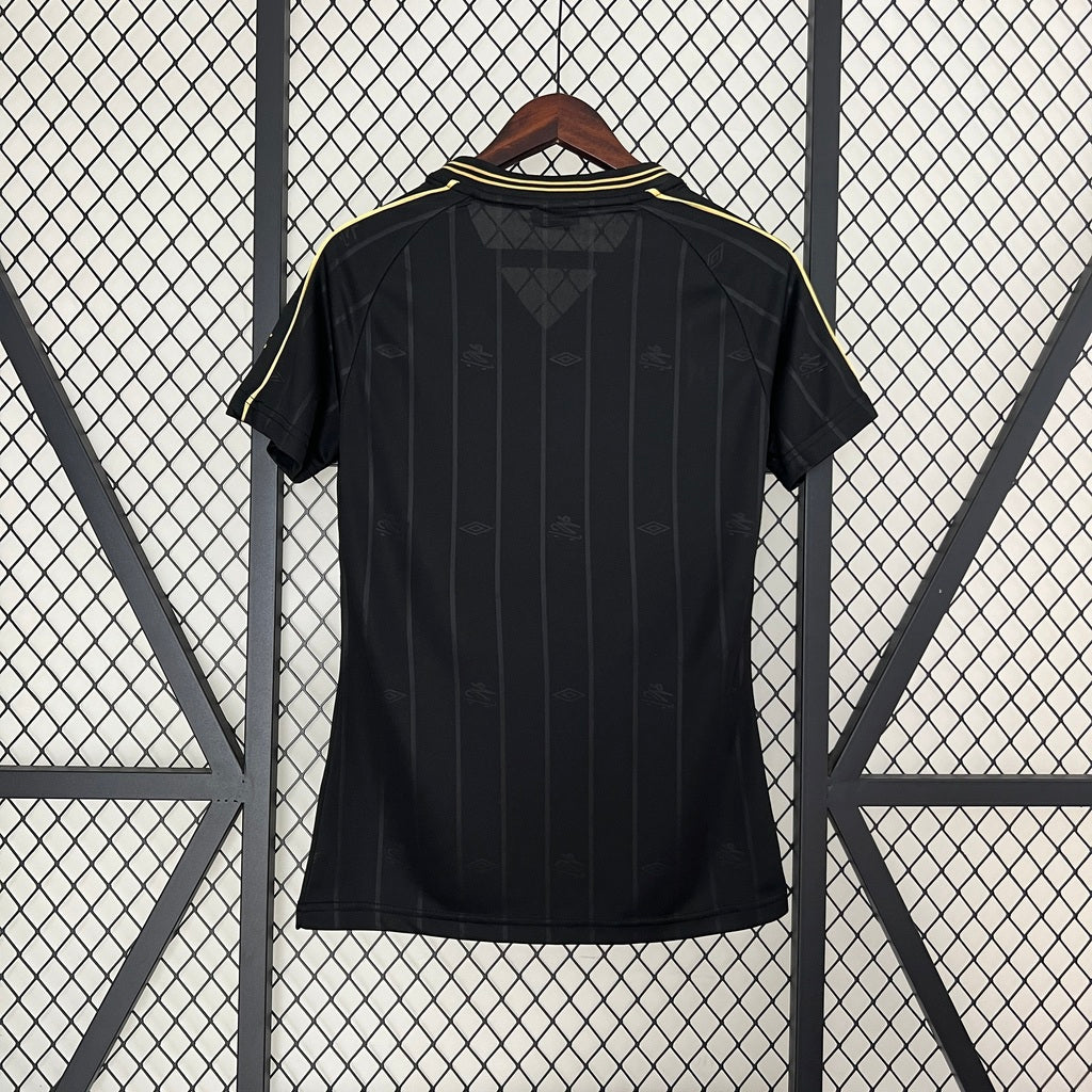 Camisa Santos Charlie Brown Jr Edição Especial 24/25 Umbro Torcedor Feminino - Preto