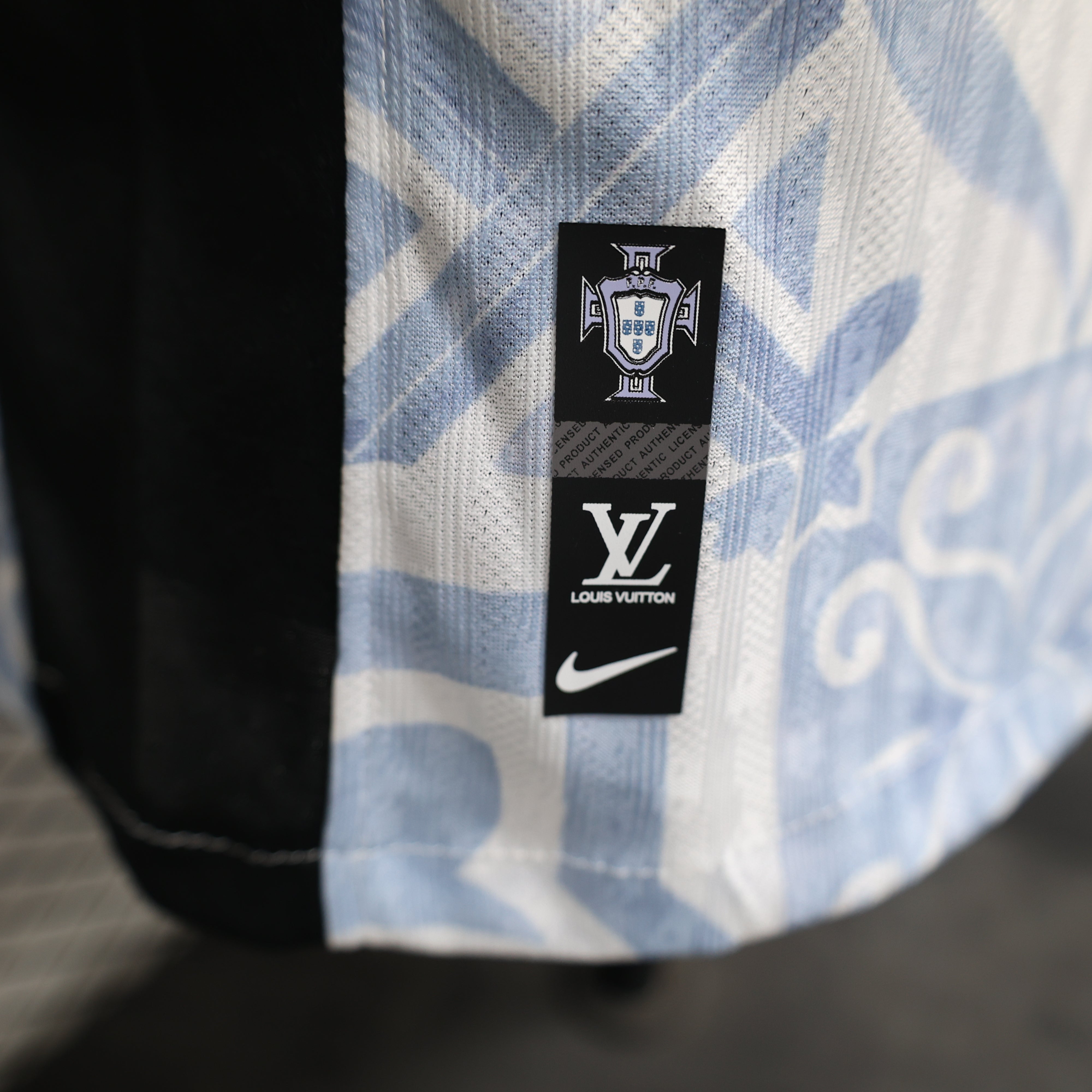 Camisa Portugal Edição Especial 2024/25 Jogador Nike Masculino com Patch - Branca e Cinza