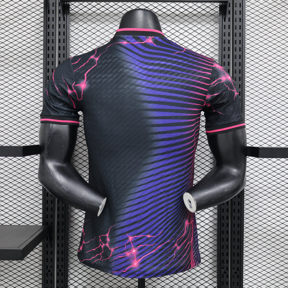 Camisa Real Madrid Edição Especial 2024/25 Jogador Masculino com Patch- Preta, Roxa e Rosa