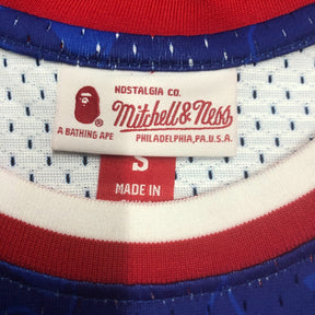 Regata Mitchell & Ness x BAPE – Brooklyn Nets Azul