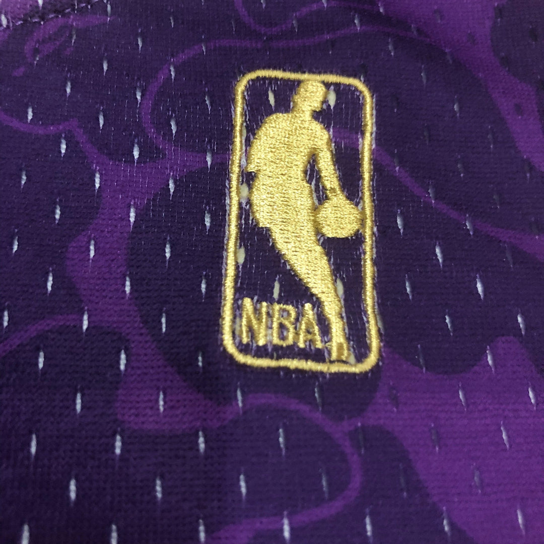 Regata Mitchell & Ness x BAPE – Los Angeles Lakers Roxo