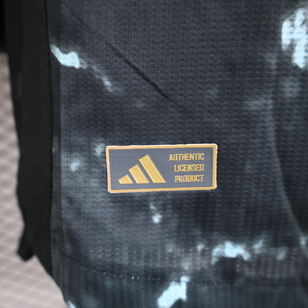 Camisa Bayer de Munique Away 2024/25 Jogador Adidas Masculino com Patch - Preta, Azul e Dourada