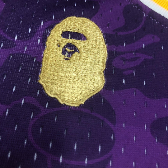 Regata Mitchell & Ness x BAPE – Los Angeles Lakers Roxo