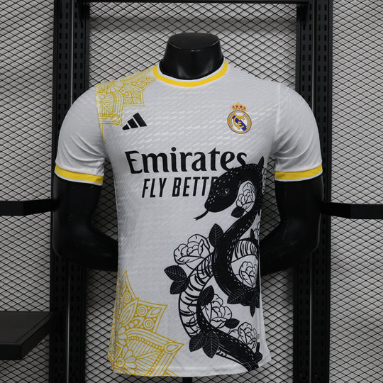 Camisa Real Madrid Edição Especial 2024/25 Jogador Masculino com Patch - Branca, Dourada e Preta