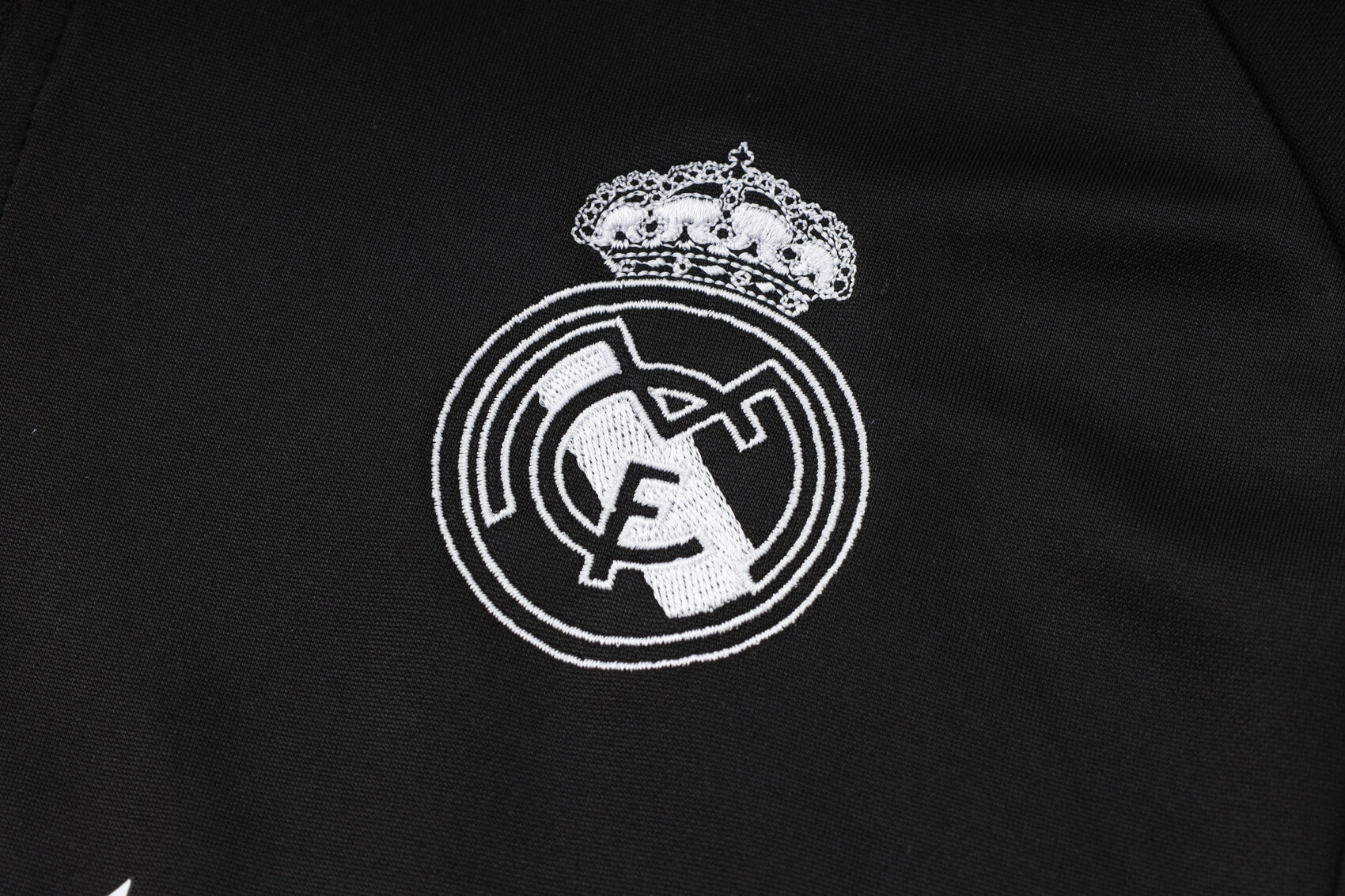 Conjunto de Treino Real Madrid 24/25 – Preto