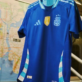 Camisa Argentina Reserva 24/25 – Adidas Torcedor Masculina Patch Campeão