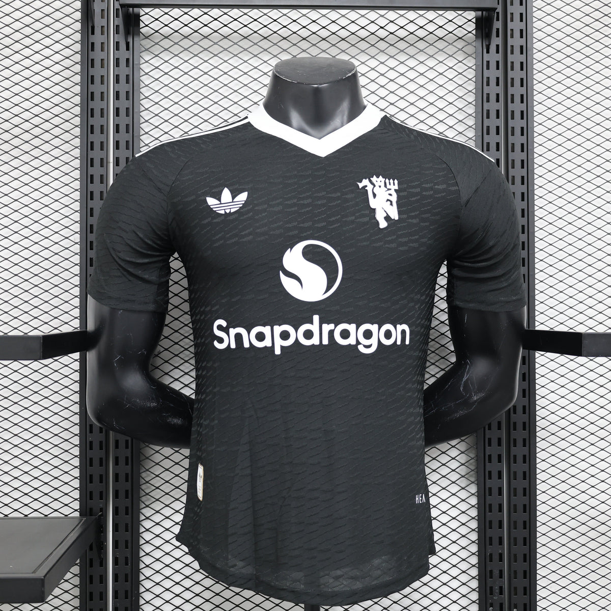 Camisa Manchester United 2024/25 Jogador Masculino com Patch - Preta e Branca