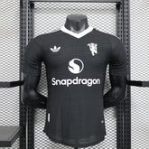 Camisa Manchester United 2024/25 Jogador Masculino com Patch - Preta e Branca