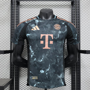 Camisa Bayer de Munique Away 2024/25 Jogador Adidas Masculino com Patch - Preta, Azul e Dourada