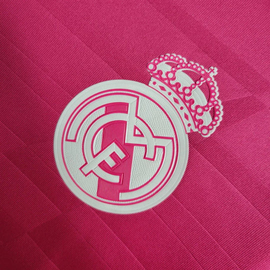 Camisa Retrô Manga Longa Real Madrid 14/15 – RONALDO 7 – Todos os patchs – Rosa