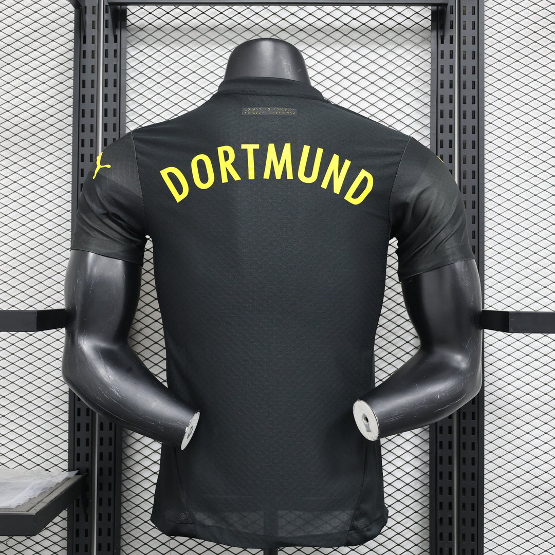 Camisa Borussia Dortmund Away 2024/25 Jogador Puma Masculino com Patch - Preta e Amarela