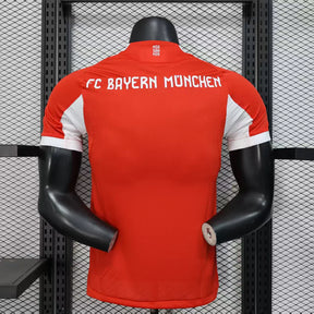 Camisa Bayern de Munich I 25/26 Jogador Masculino com Patch - Branco e Vermelho