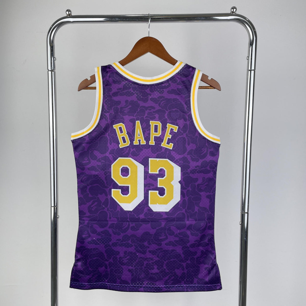Regata Mitchell & Ness x BAPE – Los Angeles Lakers Roxo